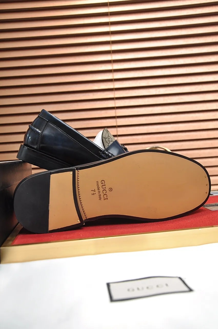 Men's shoes💰560💶Italy's top luxury men's shoe giant (GUCCI) (Gucci) (full cowhide lining) new arrival🍃Original European style🔰 Pleasant to the eye😍In order to make the shoes more durable and non-deformable🌀The production continues to follow traditional methods but there is still no lack of innovation💪Choose original sheepskin for the leather♻️ Smooth and natural And extra bright ⭐Made of imported cowhide, the first choice of rich people 38-45 (45 customized)
